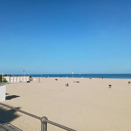 Betsy Met Direct Zeezicht * Ostend