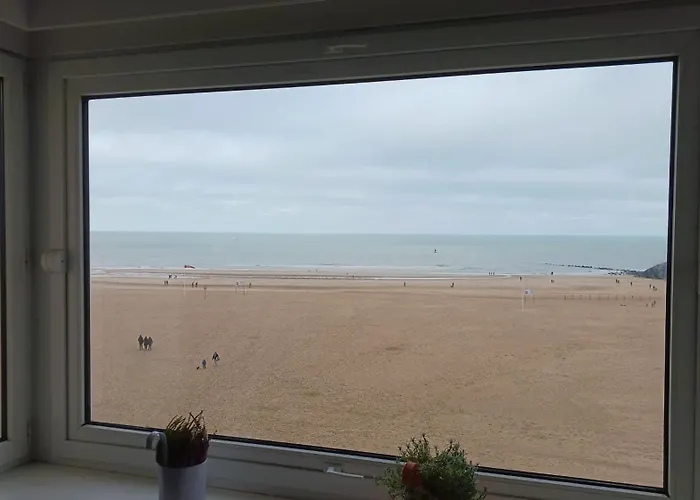 Apartment Betsy Met Direct Zeezicht *