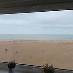 Apartment Betsy Met Direct Zeezicht *